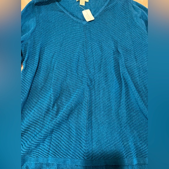 Quarter Sleeve V-Neck Sweater - Picture 3 of 5